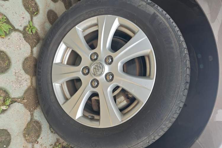 Used Buick GL8 2014 3.0L XT Luxury Business Flagship Edition Right Front Wheel Hub