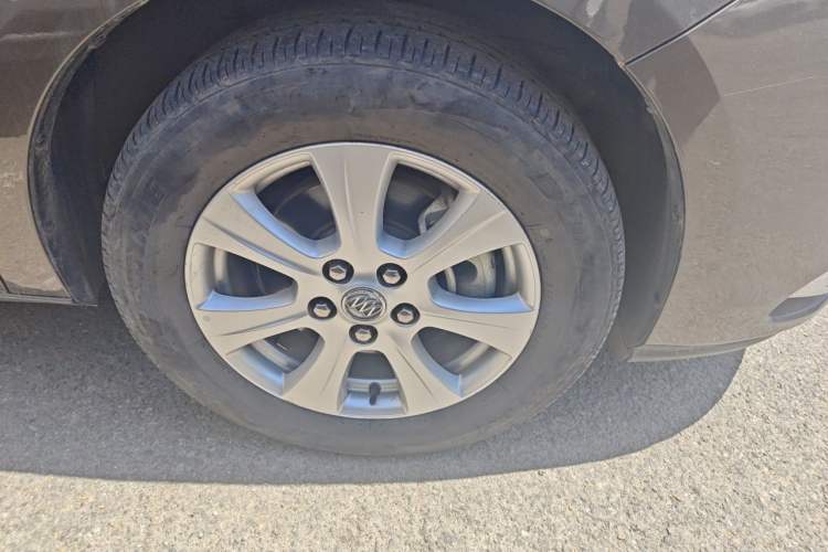 Used Buick GL8 2014 3.0L XT Luxury Business Flagship Edition Right Front Wheel Hub