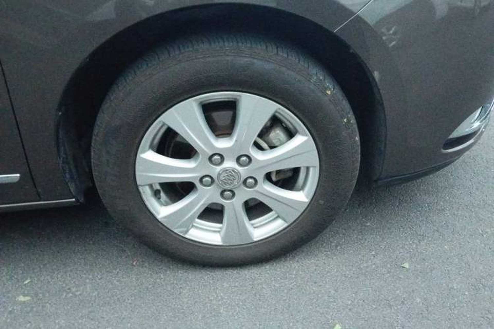 Used Buick GL8 2014 3.0L GT Luxury Business Haoya Edition Right Front Wheel Hub