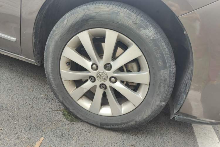 Used Buick GL8 2014 2.4L CT Luxury Business Comfort Edition Right Front Wheel Hub