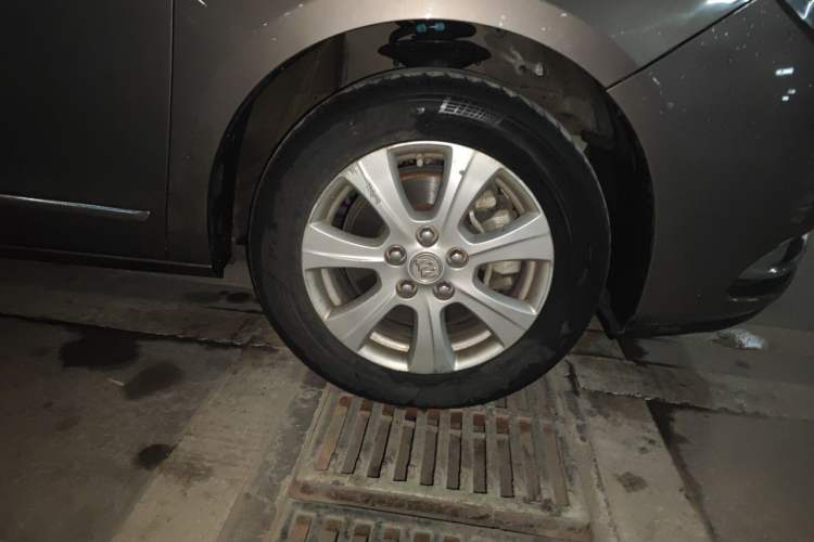 Used Buick GL8 2014 3.0L XT Luxury Business Flagship Edition Right Front Wheel Hub