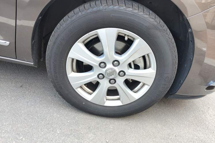 Used Buick GL8 2014 3.0L GT Luxury Business Haoya Edition Right Front Wheel Hub