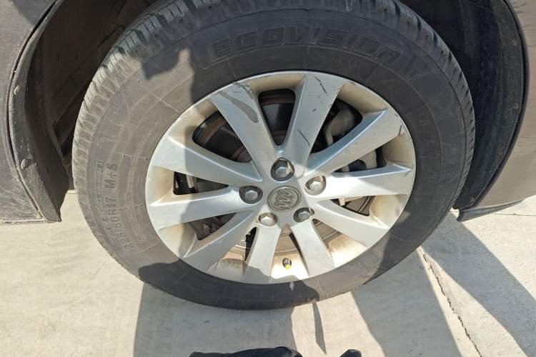 Used Buick GL8 2014 2.4L CT Luxury Business Comfort Edition Right Front Wheel Hub
