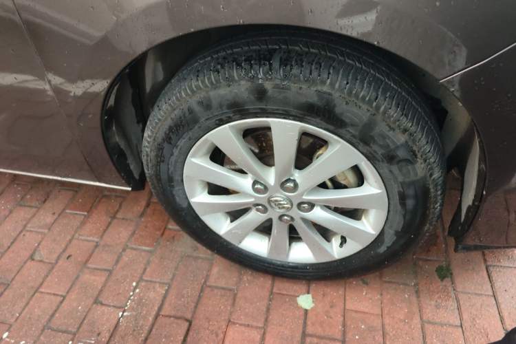 Used Buick GL8 2014 2.4L CT Luxury Business Comfort Edition Right Front Wheel Hub