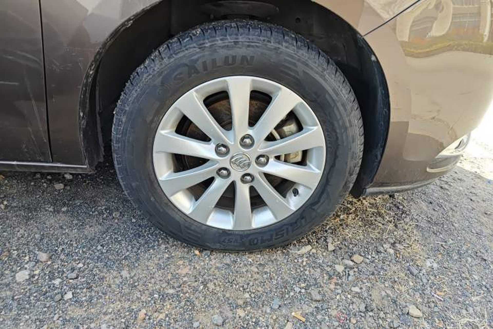 Used Buick GL8 2014 2.4L CT Luxury Business Comfort Edition Right Front Wheel Hub