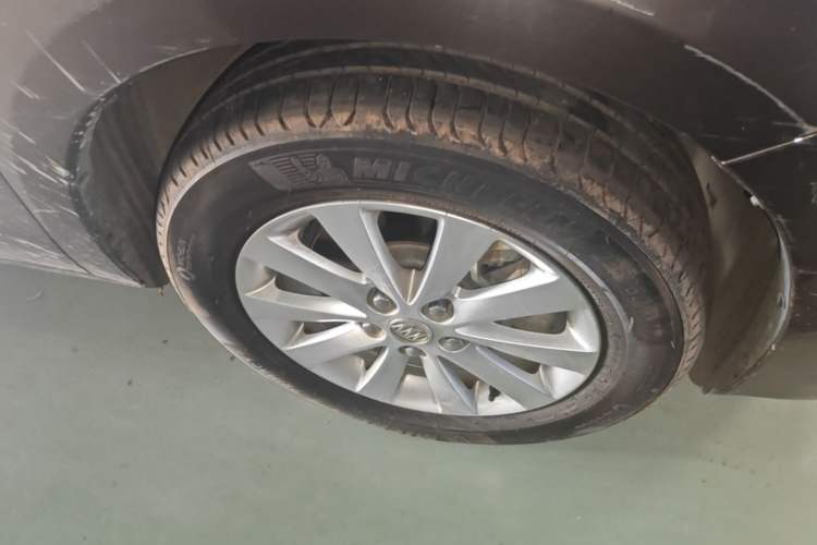 Used Buick GL8 2014 2.4L CT Luxury Business Comfort Edition Right Front Wheel Hub