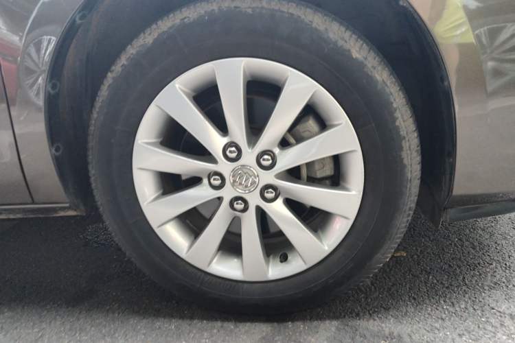 Used Buick GL8 2014 2.4L CT Luxury Business Comfort Edition Right Front Wheel Hub