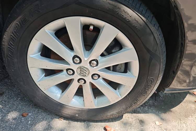 Used Buick GL8 2014 2.4L LT Luxury Business Executive Edition Right Front Wheel Hub