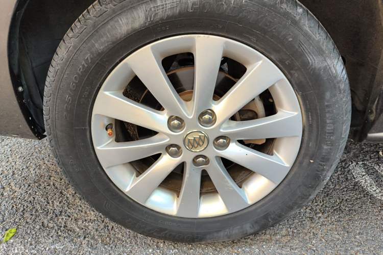 Used Buick GL8 2014 2.4L Executive Edition Right Front Wheel Hub