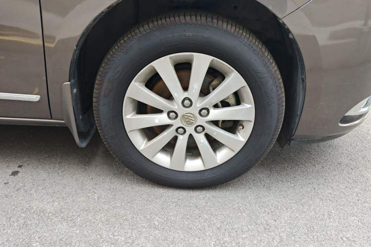 Used Buick GL8 2014 2.4L LT Luxury Business Executive Edition Right Front Wheel Hub