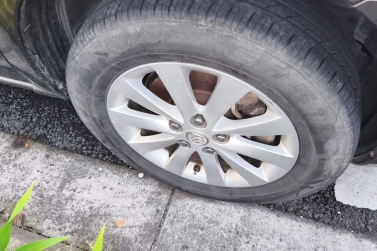 Used Buick GL8 2014 2.4L Classic Edition Right Front Wheel Hub