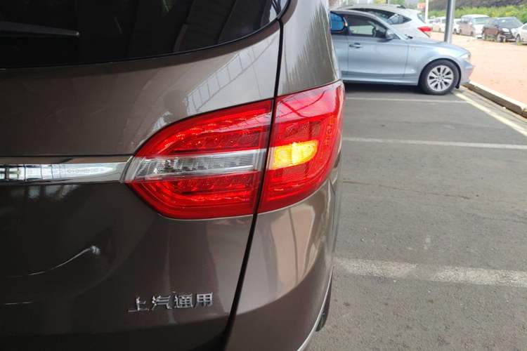Used Buick GL8 2014 3.0L XT Luxury Business Flagship Edition Right Rear Taillight