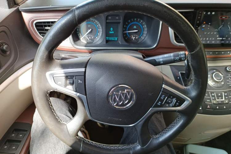 Used Buick GL8 2014 2.4L LT Luxury Business Executive Edition Steering Wheel
