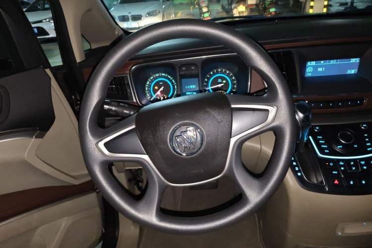 Used Buick GL8 2014 2.4L CT Luxury Business Comfort Edition Steering Wheel