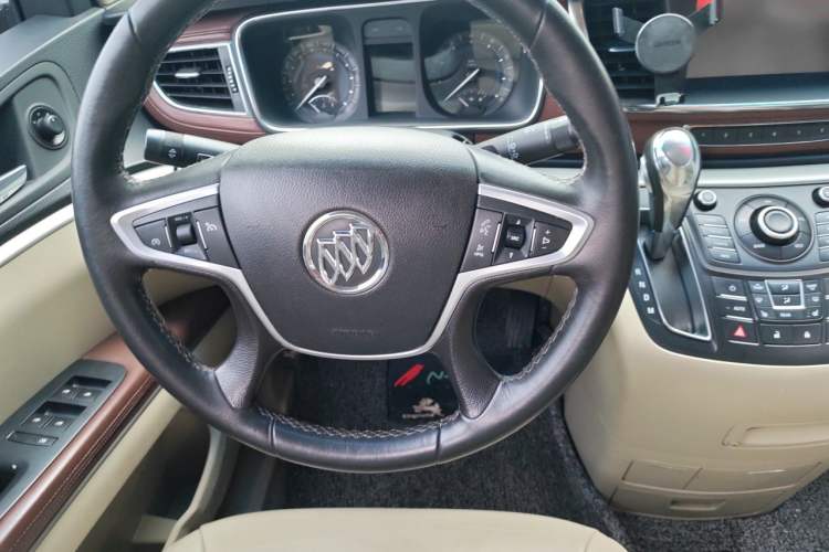 Used Buick GL8 2014 3.0L GT Luxury Business Haoya Edition Steering Wheel