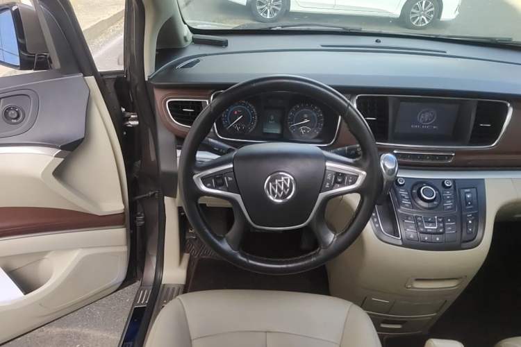 Used Buick GL8 2014 3.0L GT Luxury Business Haoya Edition Steering Wheel