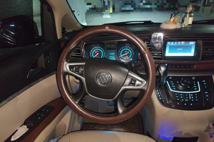 Used Buick GL8 2014 3.0L XT Luxury Business Flagship Edition Steering Wheel
