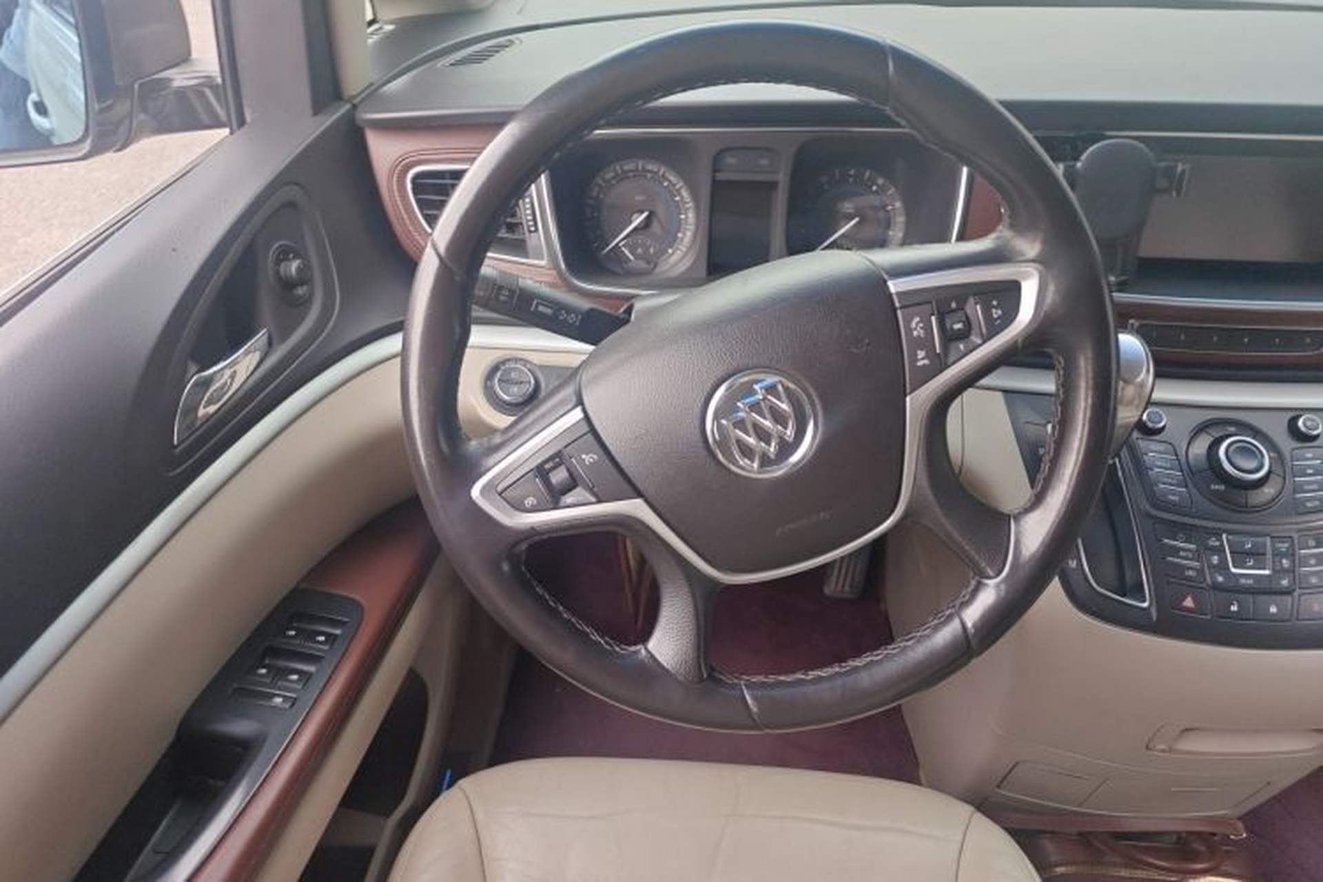 Used Buick GL8 2014 3.0L XT Luxury Business Flagship Edition Steering Wheel