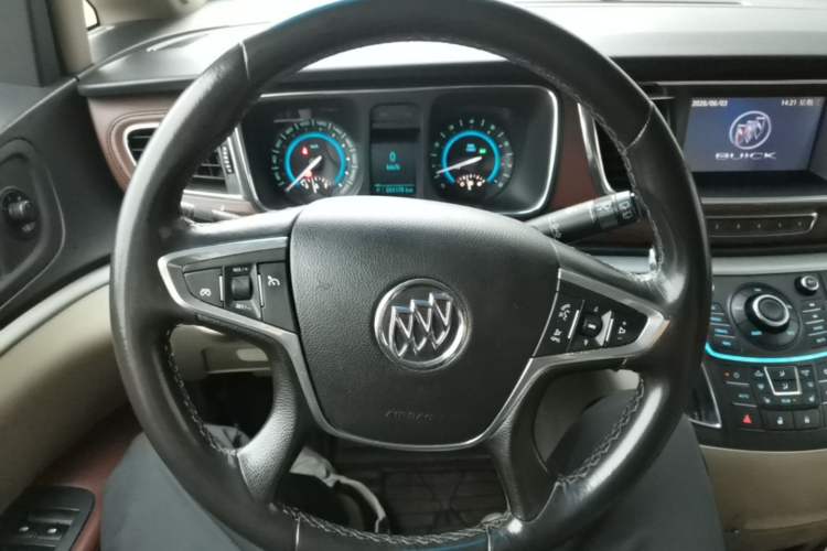 Used Buick GL8 2014 3.0L GT Luxury Business Haoya Edition Steering Wheel