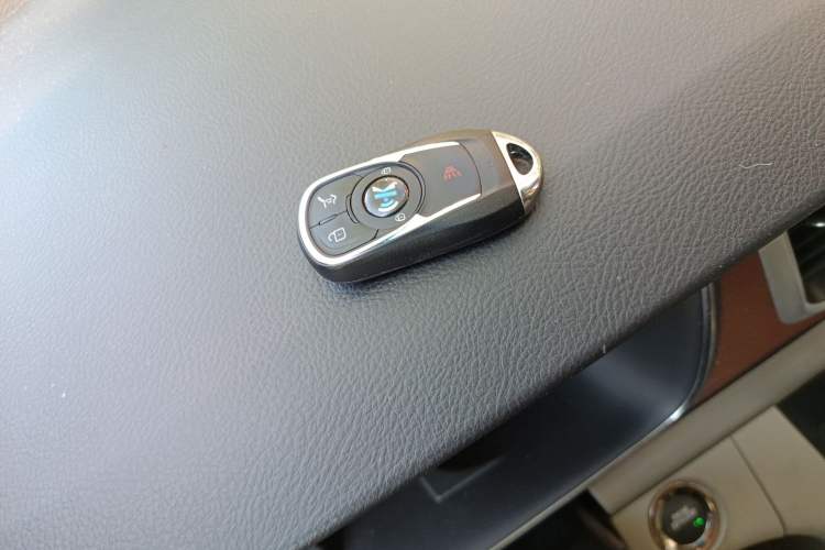 Used Buick GL8 2014 2.4L LT Luxury Business Executive Edition Vehicle Key