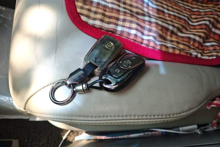 Used Buick GL8 2014 2.4L LT Luxury Business Executive Edition Vehicle Key