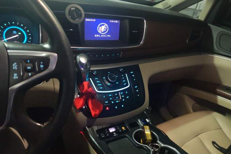 Used Buick GL8 2014 3.0L GT Luxury Business Haoya Edition Audio And AC Panel