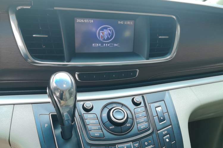 Used Buick GL8 2014 3.0L GT Luxury Business Haoya Edition Audio And AC Panel