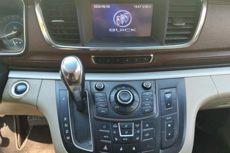 Used Buick GL8 2014 3.0L GT Luxury Business Haoya Edition Audio And AC Panel