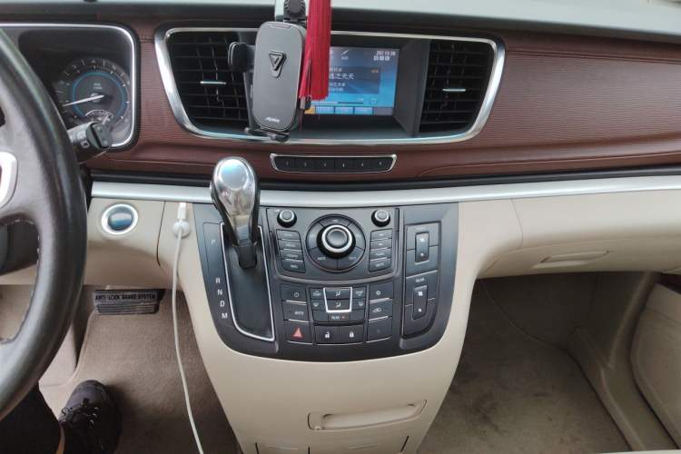 Used Buick GL8 2014 2.4L LT Luxury Business Executive Edition Audio And AC Panel