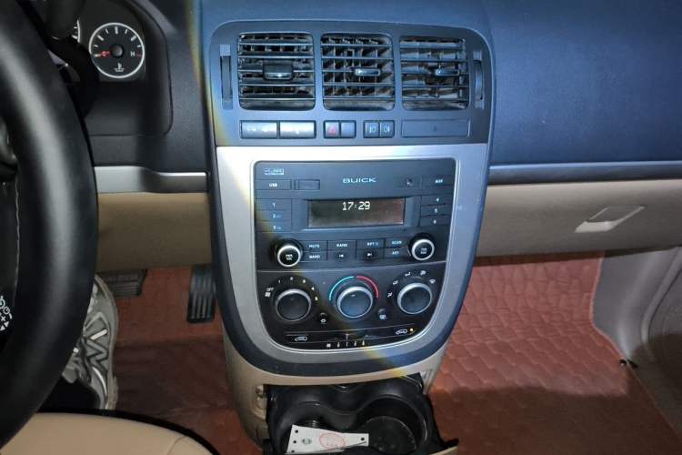 Used Buick GL8 2014 2.4L Executive Edition Audio And AC Panel