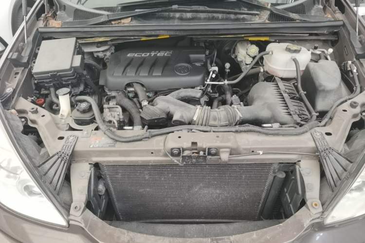 Used Buick GL8 2014 2.4L Classic Edition Engine Bay
