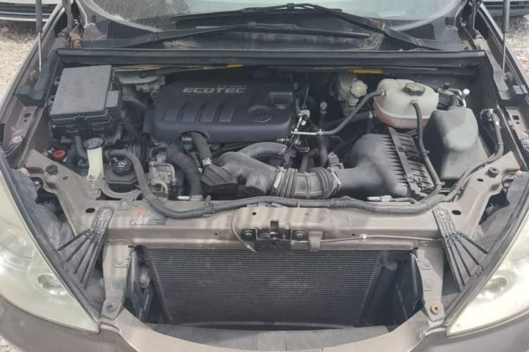 Used Buick GL8 2014 2.4L Classic Edition Engine Bay