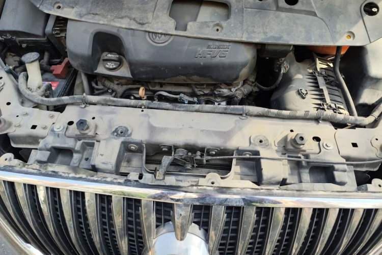 Used Buick GL8 2014 3.0L GT Luxury Business Haoya Edition Engine Bay