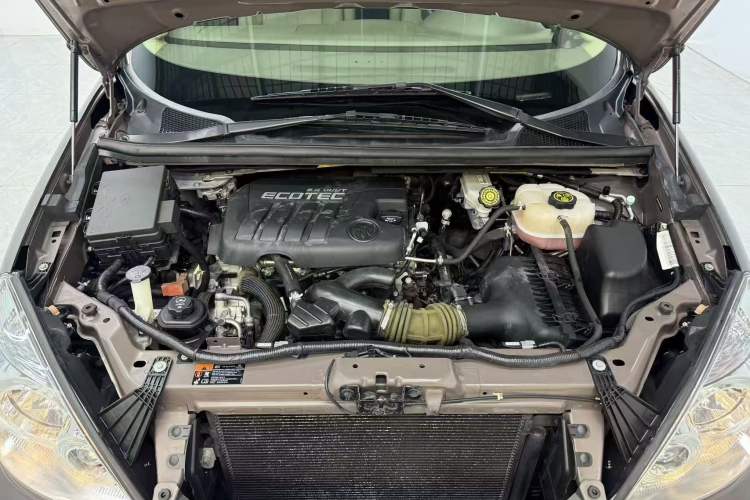 Used Buick GL8 2014 2.4L Classic Edition Engine Bay