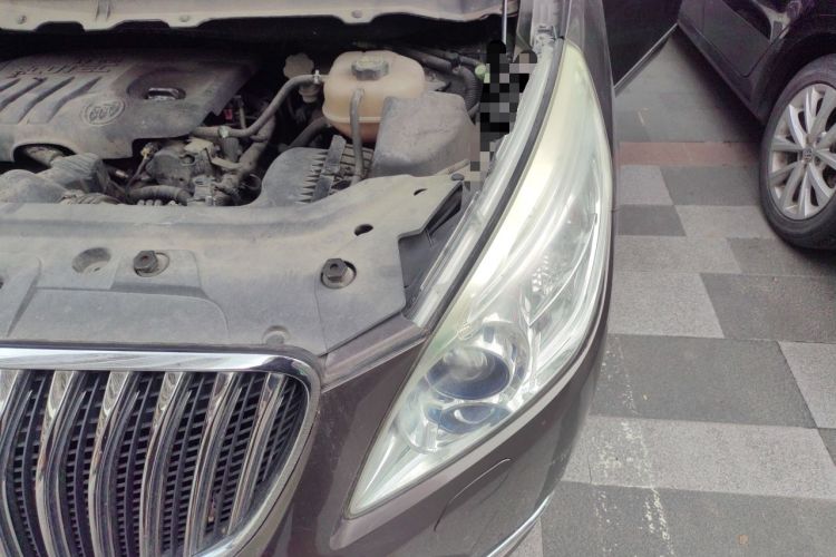 Used Buick GL8 2014 2.4L Executive Edition Engine Bay Left