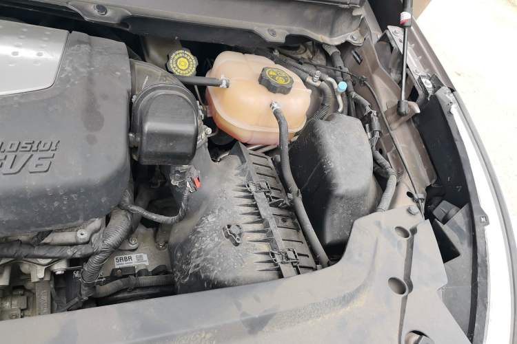 Used Buick GL8 2014 3.0L GT Luxury Business Haoya Edition Engine Bay Left