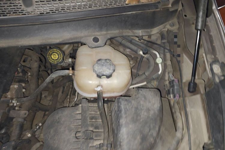 Used Buick GL8 2014 2.4L LT Luxury Business Executive Edition Engine Bay Left