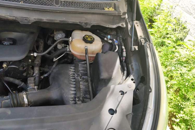 Used Buick GL8 2014 2.4L LT Luxury Business Executive Edition Engine Bay Left