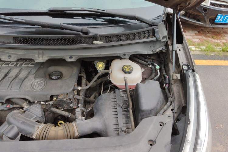 Used Buick GL8 2014 2.4L LT Luxury Business Executive Edition Engine Bay Left