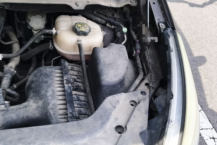 Used Buick GL8 2014 2.4L LT Luxury Business Executive Edition Engine Bay Left