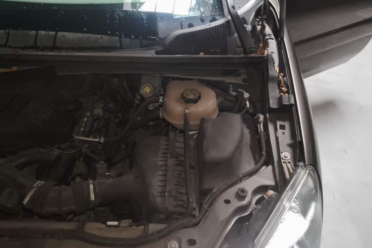 Used Buick GL8 2014 2.4L Classic Edition Engine Bay Left