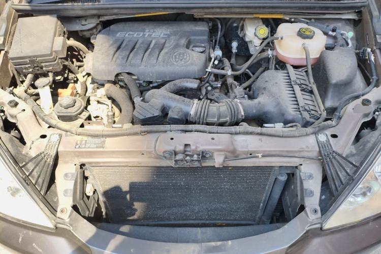 Used Buick GL8 2014 2.4L Comfort Edition Engine Bay