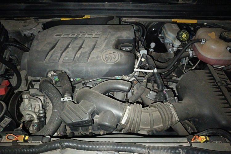 Used Buick GL8 2014 2.4L Comfort Edition Engine Bay