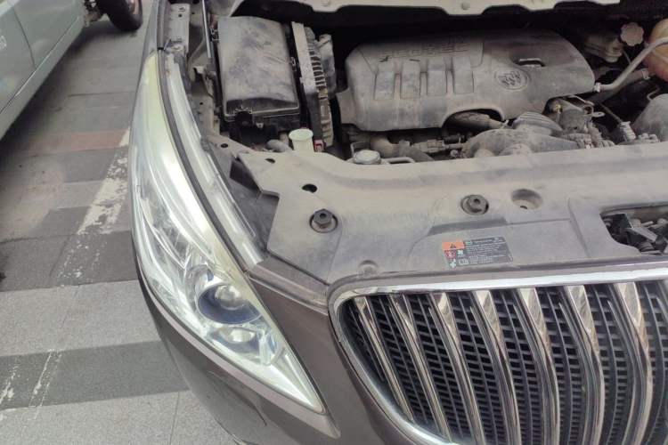 Used Buick GL8 2014 2.4L Executive Edition Engine Bay Right