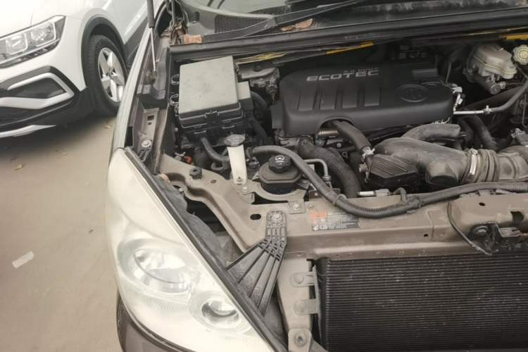 Used Buick GL8 2014 2.4L Classic Edition Engine Bay Right