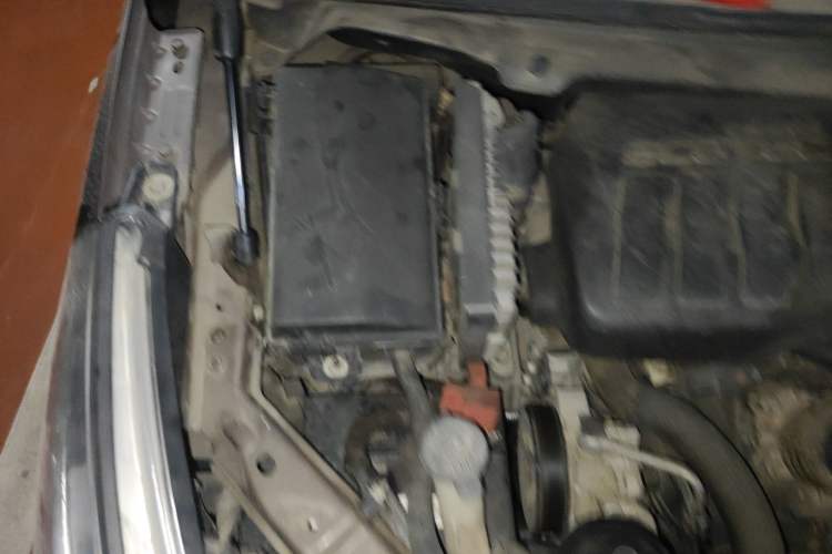 Used Buick GL8 2014 2.4L LT Luxury Business Executive Edition Engine Bay Right