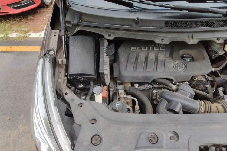 Used Buick GL8 2014 2.4L LT Luxury Business Executive Edition Engine Bay Right