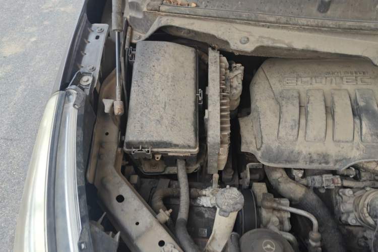 Used Buick GL8 2014 2.4L LT Luxury Business Executive Edition Engine Bay Right