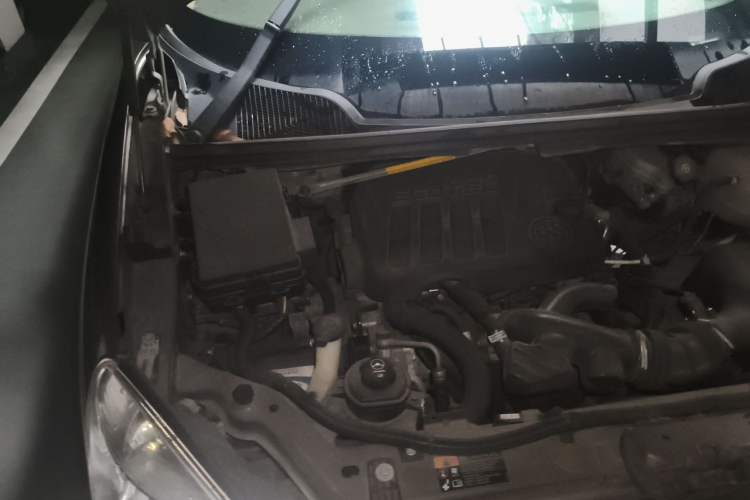 Used Buick GL8 2014 2.4L Classic Edition Engine Bay Right