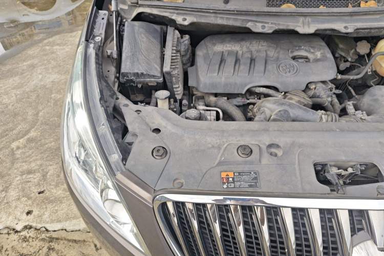 Used Buick GL8 2014 2.4L CT Luxury Business Comfort Edition Engine Bay Right